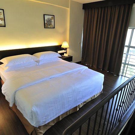 Ernes Hotel Перай Экстерьер фото
